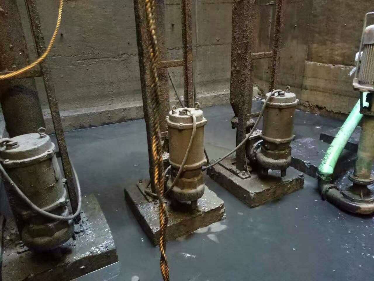 措勤污水池清理